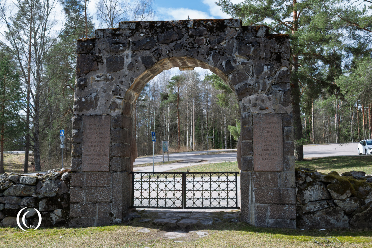 Other side of the arched gate seen from the old cemetery