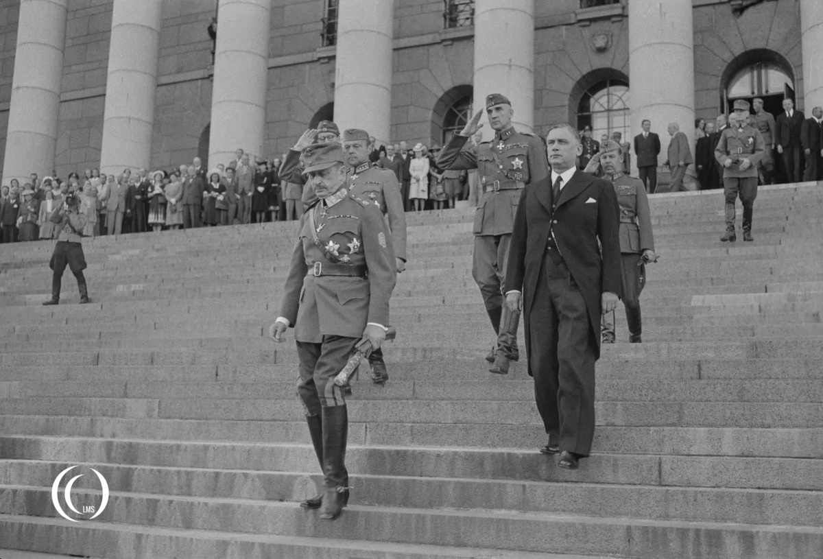 Mannerheim leaving the Parliament Building in Helsinki after accepting his Precidency on 4 August 1944