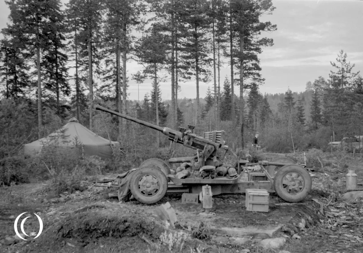 40 mm Bofors anti-aircraft gun stationed at Lake Perkjärvi, Finland, in 1941