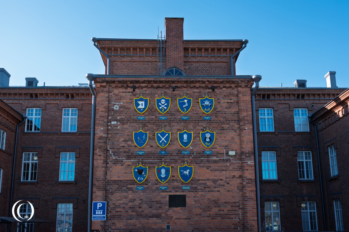 Coats of arms of Uusimaa Dragoon Battalion squadrons on the wall of the former Army Academy building