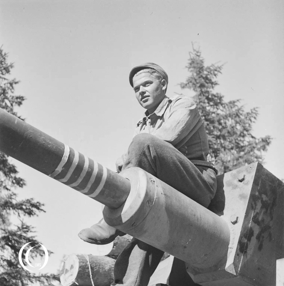 Lieutenant Olli Aulanko posing on the barrel of Ps. 531-6 Liisa