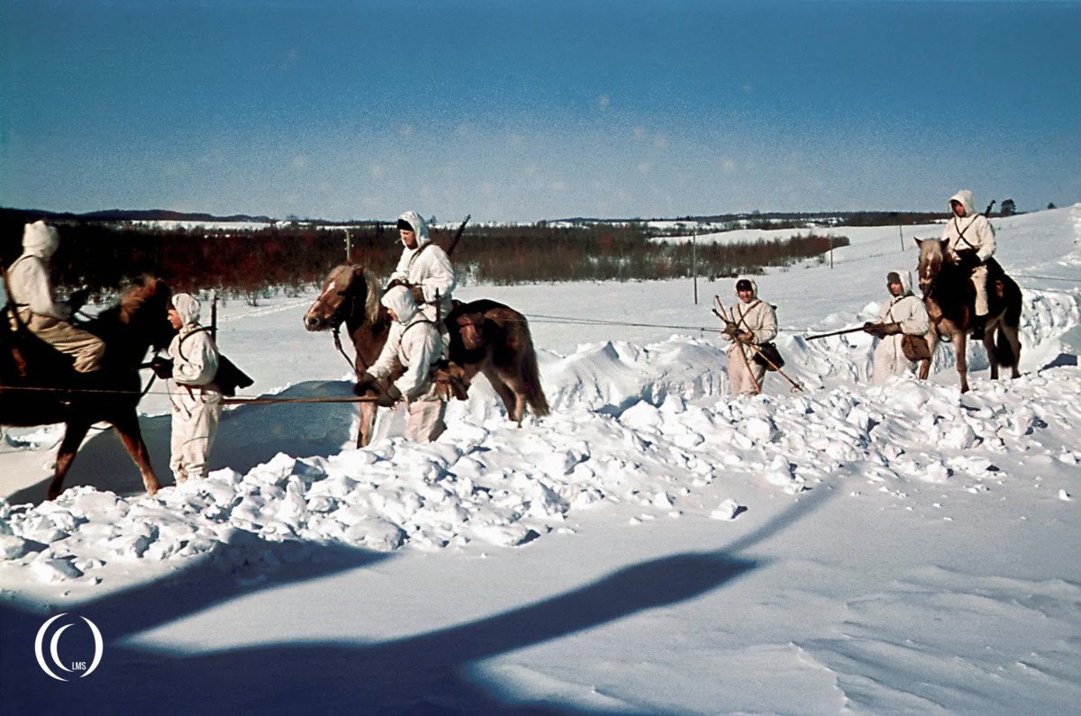 Men of the Häme Cavalry Regiment (HRR) on horseback and on skis in Velikaya Niva on March 15, 1942